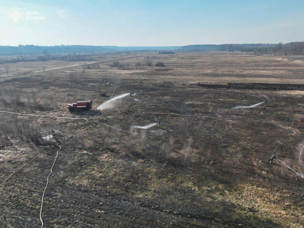 На Волині рятувальники гасили торф’яну пожежу: що відомо