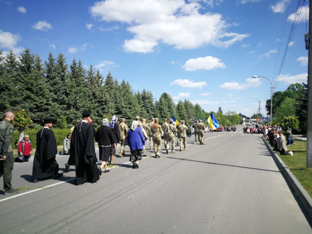 «Світла людина, яка залишиться у нашій пам'яті»: на Волинь «на щиті» привезли тіло Героя Сергія Дмитрука