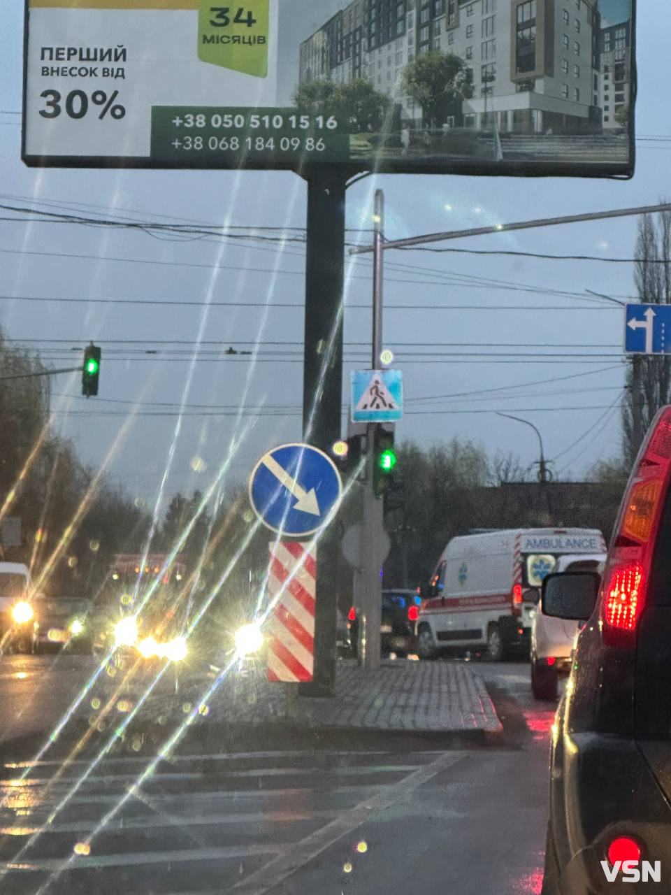 У Луцьку сталася аварія за участю швидкої: на місці працюють медики та поліція