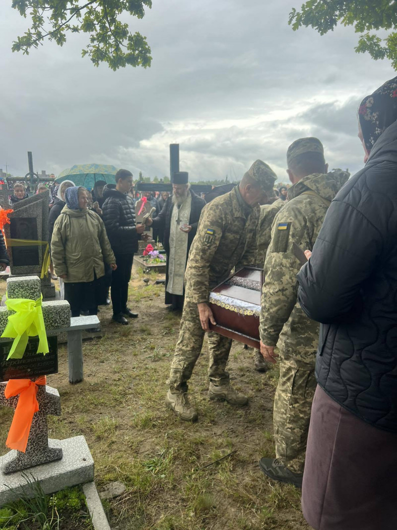 Понад пів року вважався зниклим безвісти: на Волині попрощалися з воїном Петром Яскичем