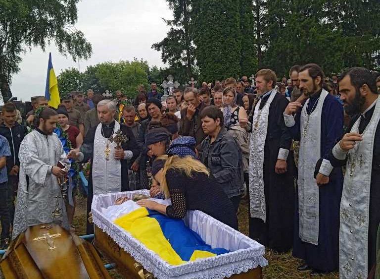 Навіки лише 33 роки: у Луцькому районі поховали Героя Юрія Кутецького