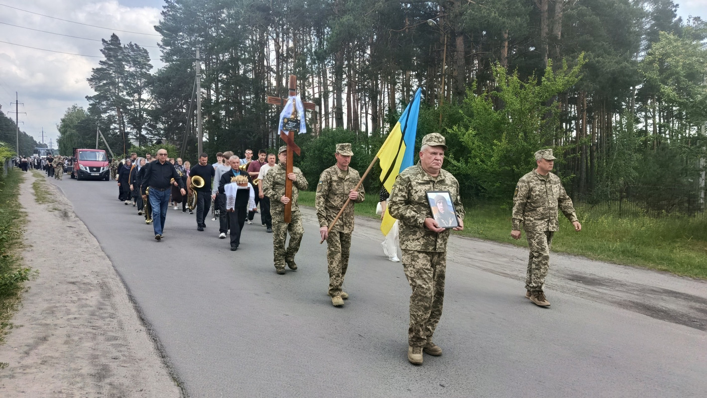 На Волині через рік після загибелі в останню путь провели 37-річного Героя Миколу Максимчука