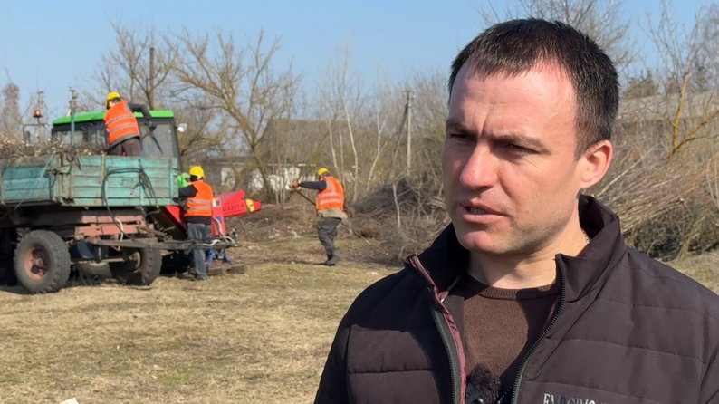 Гілля перетворюють на паливо: як у громаді на Волині економлять на опаленні шкіл