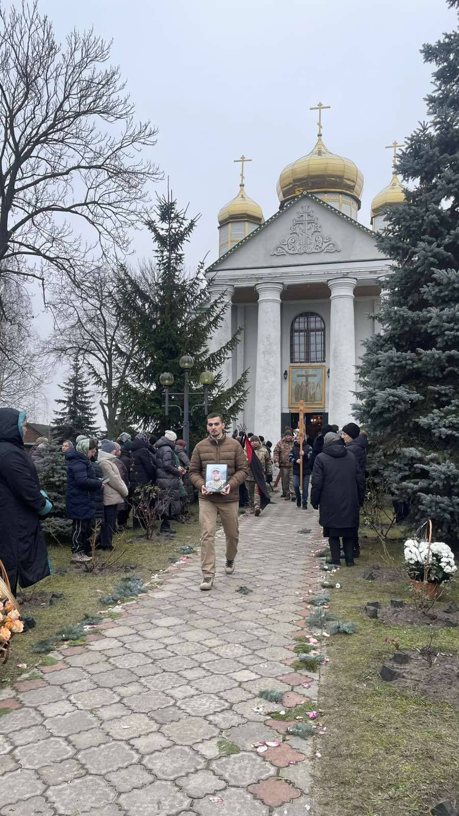 Через сім місяців невідомості Герой повернувся додому: на Волині попрощалися військовим з Володимиром Бортником