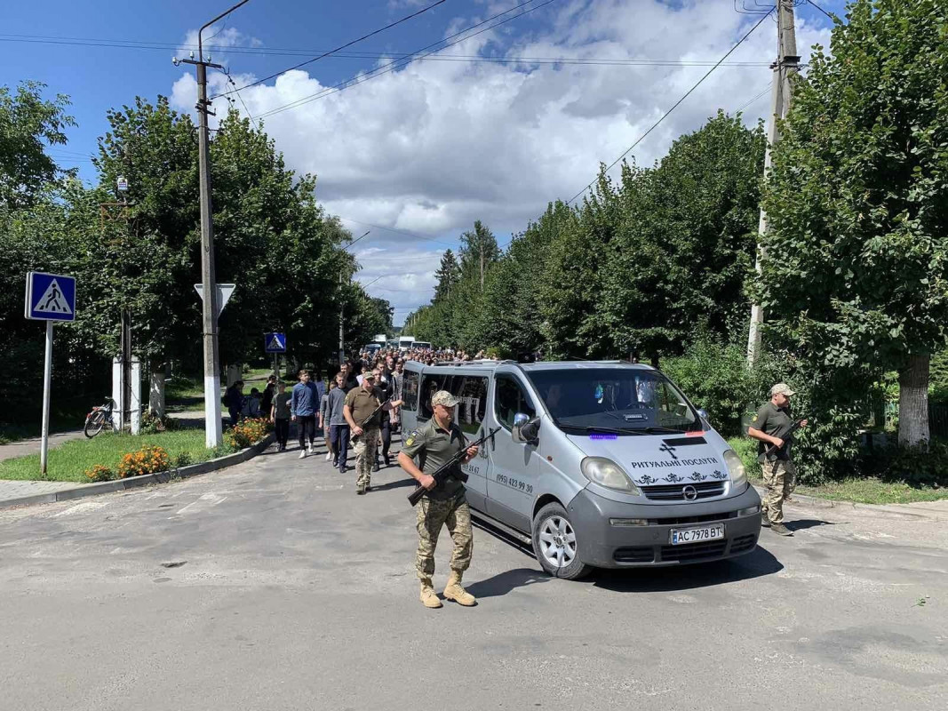 Воював у самому пеклі війни: у Луцькому районі попрощалися із молодим Героєм Олександром Назаруком