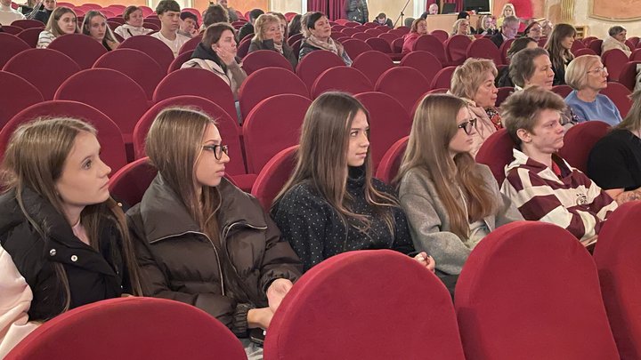 Режисер Олесь Санін у Луцьку розповів, як створювати кіно та показав кадри зі зйомок фільму «Довбуш»