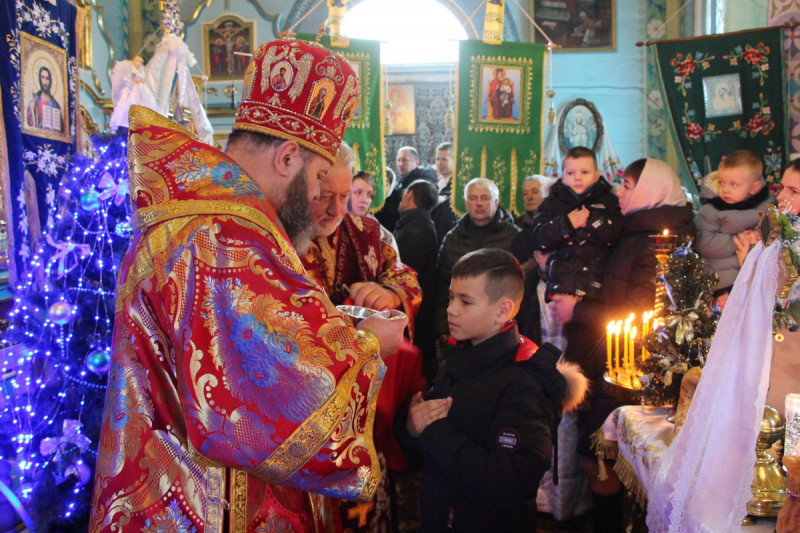 Перейшли до ПЦУ разом зі священником: владика Михаїл відвідав парафію у Луцькому районі. Фото