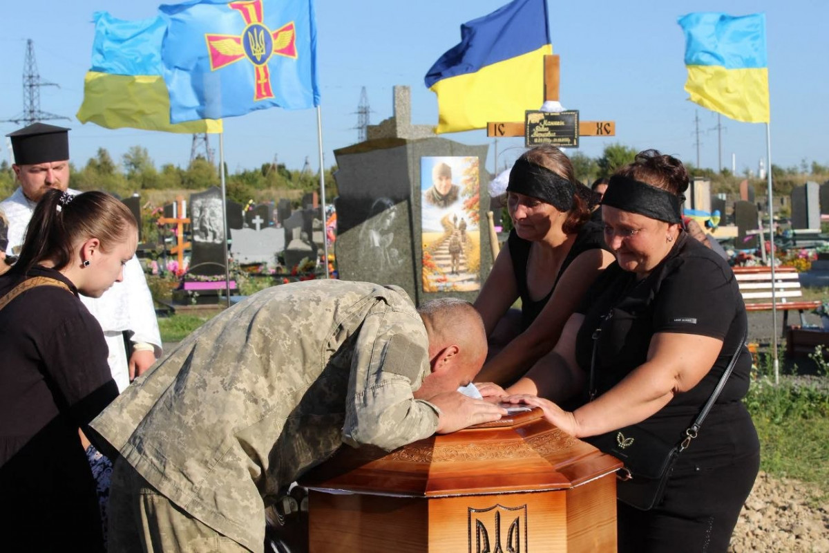 На Волині попрощалися з 44-річним Героєм Павлом Манюхіним, який поліг у бою на Сумщині