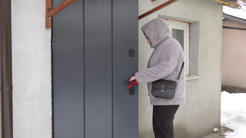 8 місяців очікування: лучанка досі не може отримати фінансування на відновлення квартири