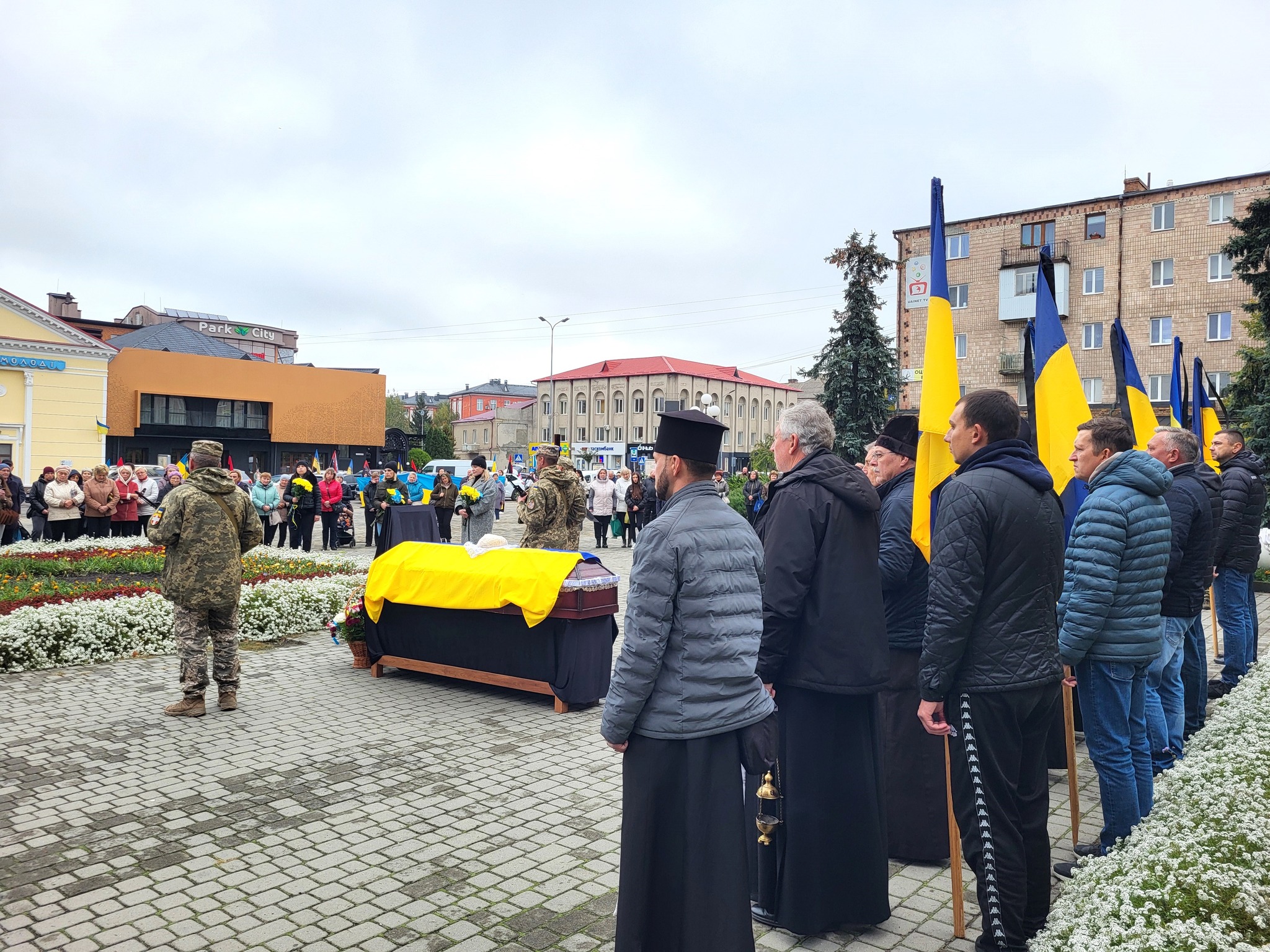 Понад сімнадцять місяців рідні жили в невідомості: на Волині попрощались з Героєм Михайлом Гарбузом