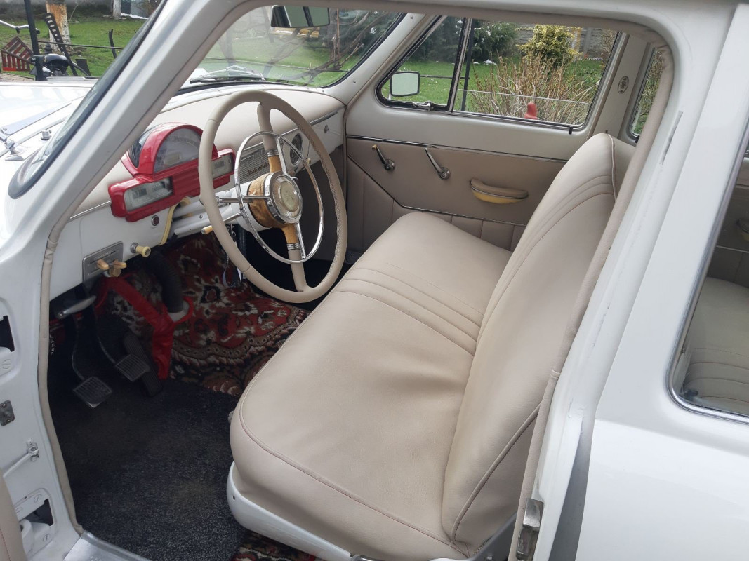 На Волині продають ретроавтомобіль за 7 000 доларів