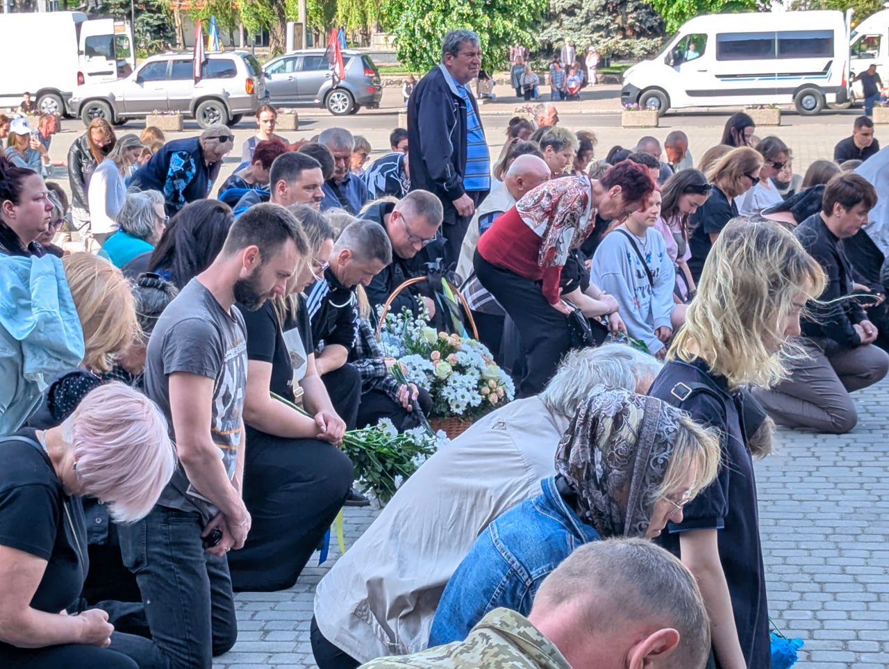 Волиняни попрощалися з 32-річним снайпером Максимом Ткачуком, який загинув на Луганщині