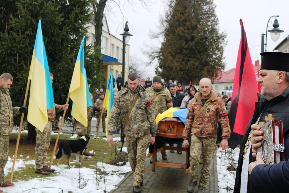 Пів року вважали зниклим безвісти: на Волині всім селом прощалися з 31-річним Героєм Іваном Майструком. Фото