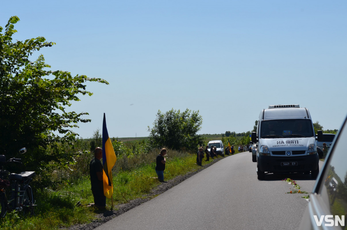 Сотні людей, прапори та квіти: востаннє додому повернувся Герой з Волині Степан Павлович