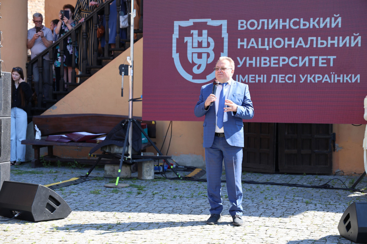 Свято випускників: у Луцькому замку дипломи отримали понад 1600 студентів ВНУ