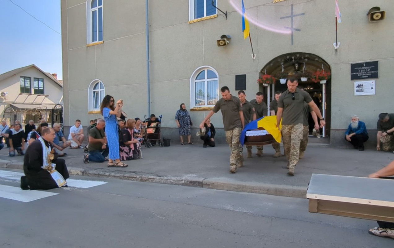 Турботливий батько чотирьох дітей: на Волині поховали командира Ростислава Шевчика