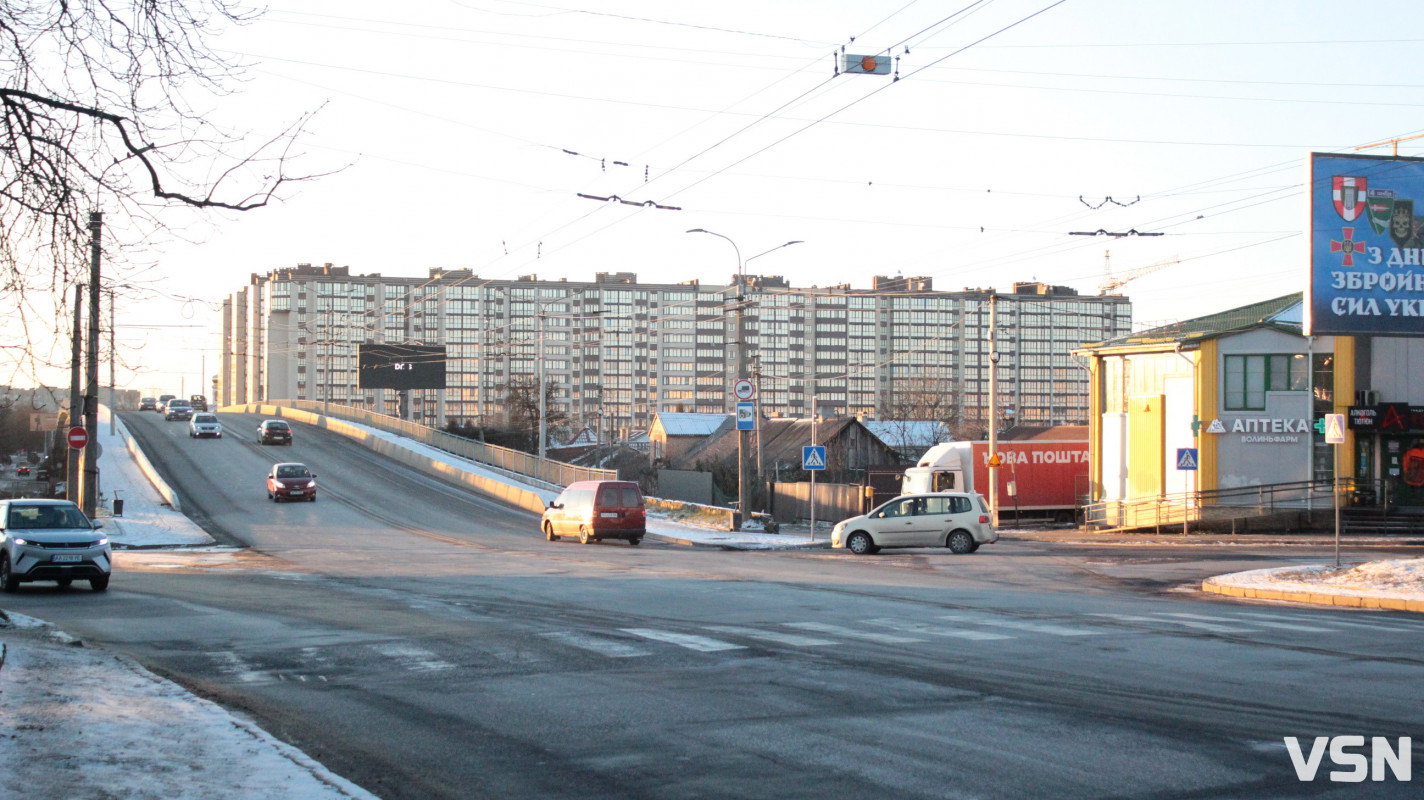 Засніжений Луцьк: як виглядають парки та двори міста взимку напередодні Нового 2026 року. Фоторепортаж