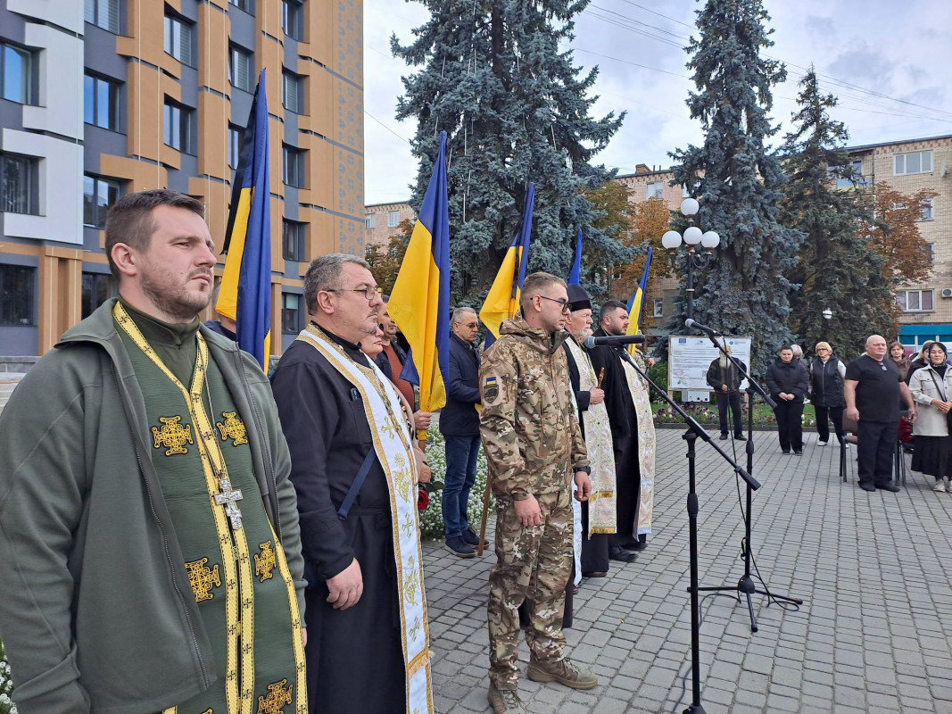 На Волині попрощалися з 33-річним морпіхом Павлом Коломійчуком, який загинув у ДТП
