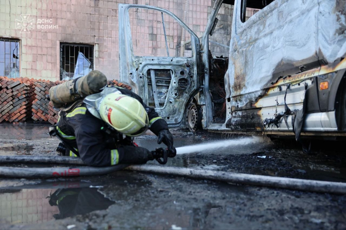 У Луцьку на приватному підприємстві сталася пожежа: чоловік отримав опіки