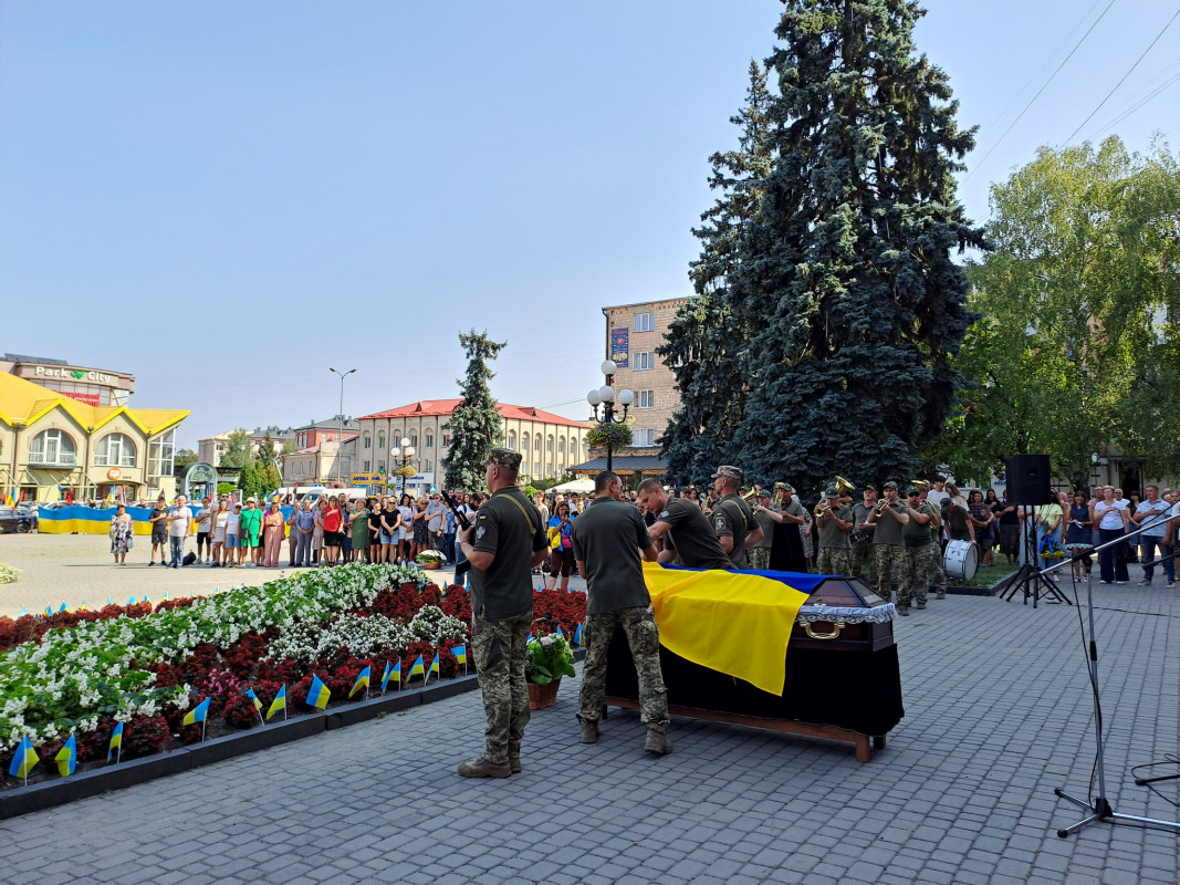 За день до загибелі отримав відзнаку від командира: на Волині попрощались із Героєм Володимиром Гузем