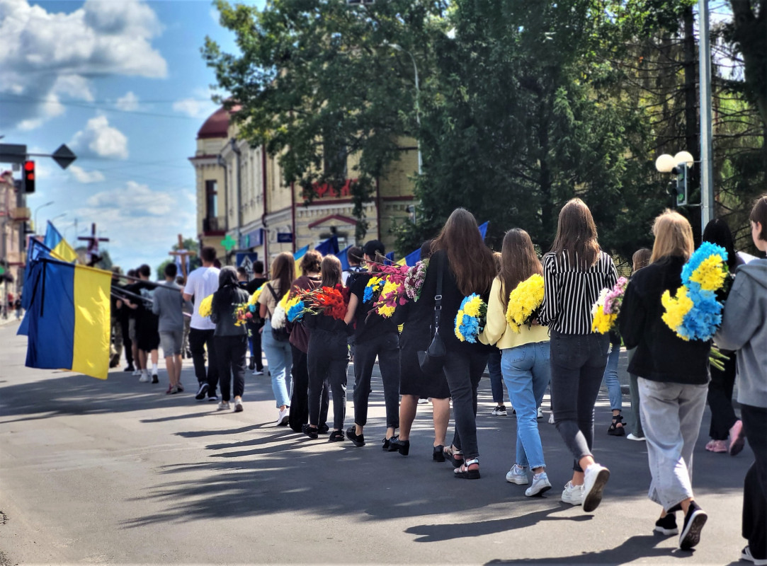 Чорний день: у громаді на Волині попрощалися одразу із двома Героями - Володимиром Лучиновичем та Олександром Берегою