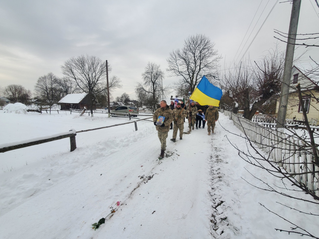 Не дожив до Перемоги, але наблизив її ціною власного життя: на Волині попрощалися з бойовим медиком.