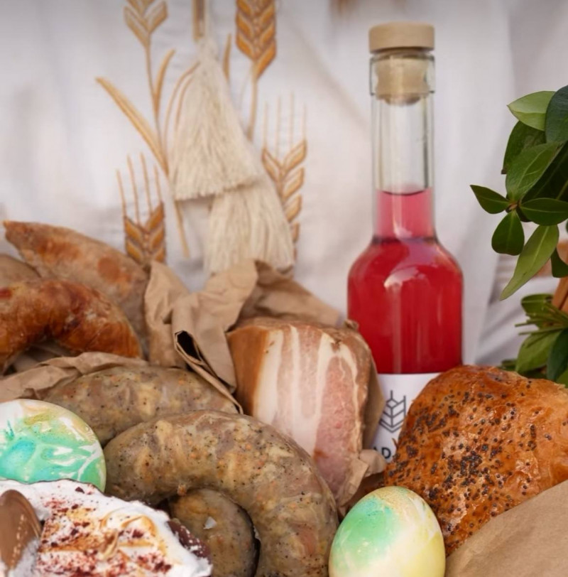Скільки коштують великодні страви у Луцьку: готові набори, які пропонують ресторани міста