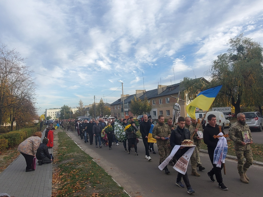 Син втратив батька: на Волині попрощалися із молодим Героєм Віталієм Козеєм