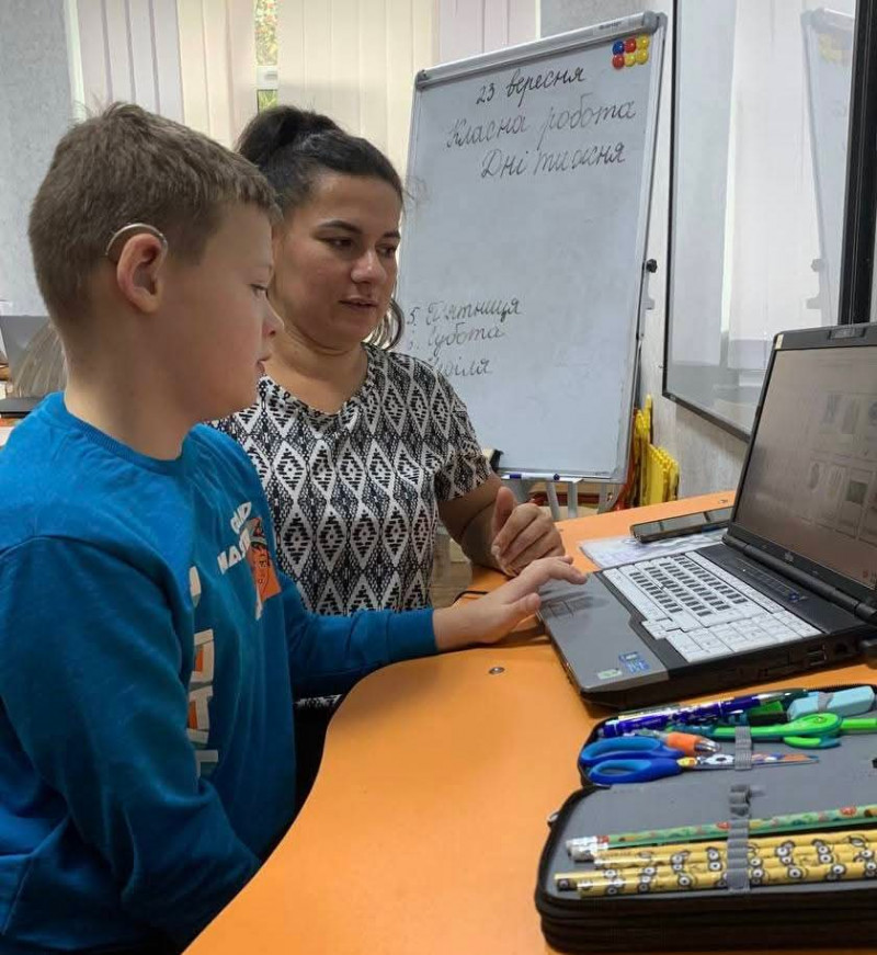 «Освіта дає зміст, а квіти дають натхнення»: історія учительки жестової мови з Волині