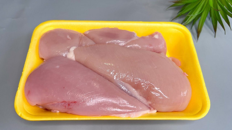 Як швидко приготувати соковите куряче філе без духовки