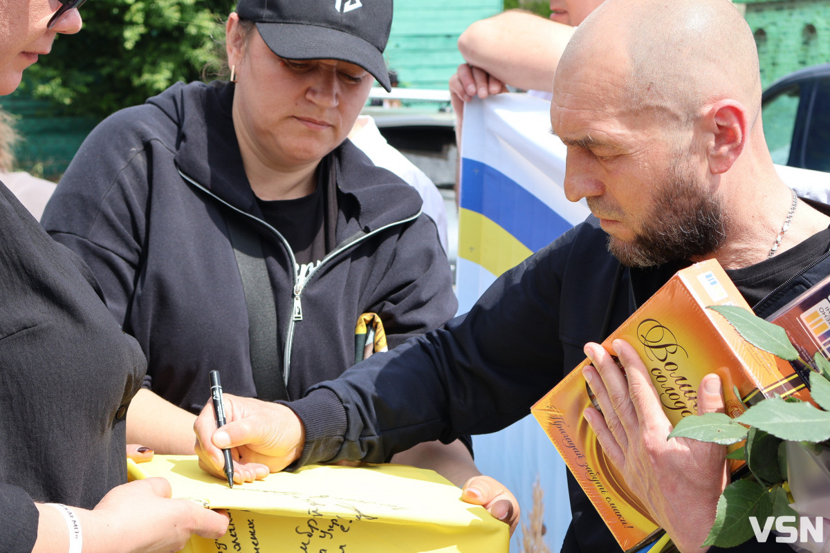 Майже 4 роки неволі: у Луцьку зустріли звільненого з полону Андрія Артисюка