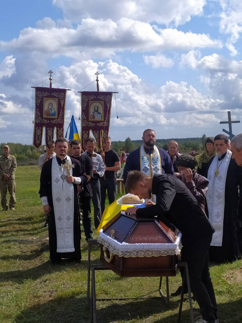 Загинув понад 9 місяців тому: на Волині попрощалися з Героєм Олегом Оліферчуком