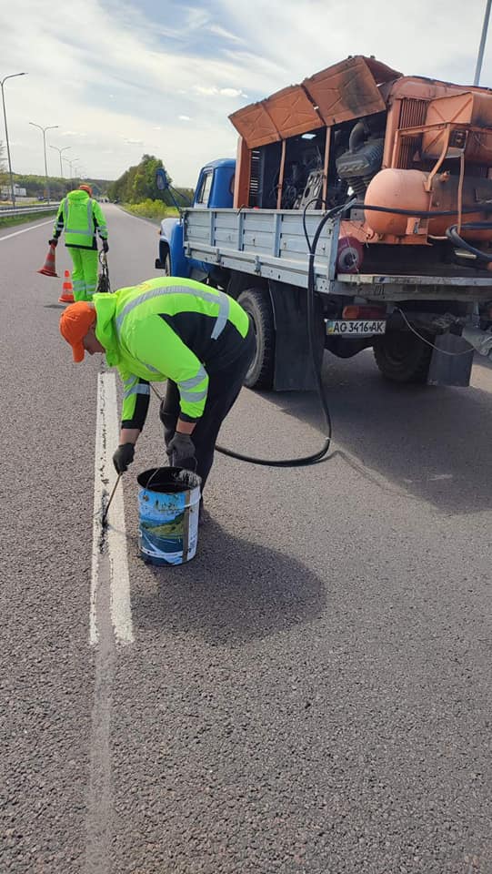 Волинські дорожники ремонтують автошлях Устилуг – Луцьк – Рівне