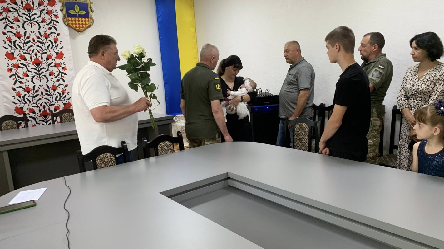 Не дожив до народження донечки: дружині і дітям Героя з Волині вручили його посмертну нагороду