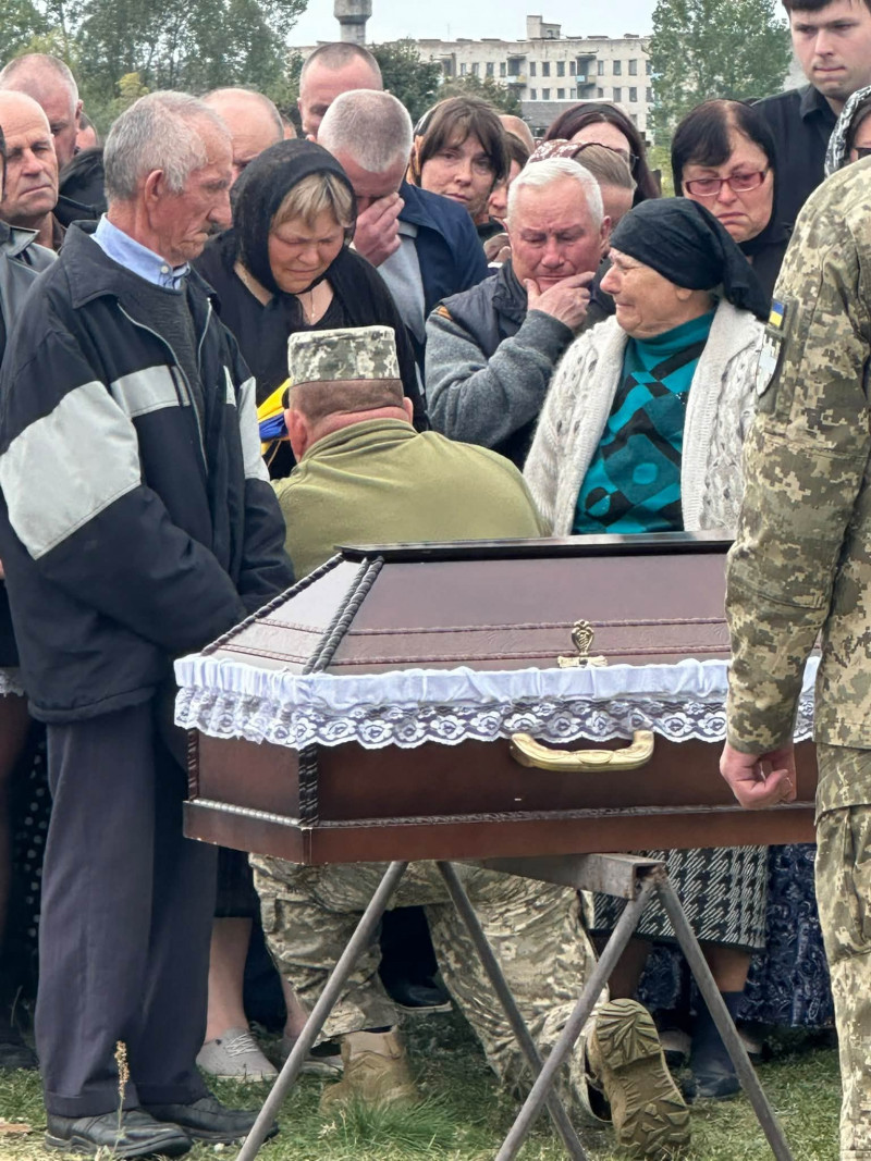 Понад два роки надії та очікування: на Волині провели в останню путь Героя Андрія Лабанта
