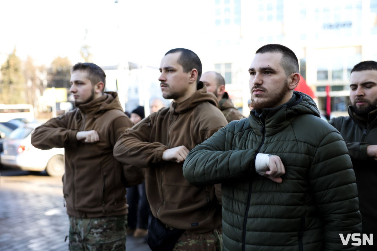 Пішов у бій, як справжній командир: прощання з Героєм у Луцьку. Фото