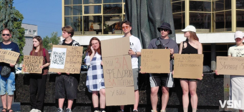 «Міняйте полонених, а не Федорова!»: лучани вийшли на протест проти кадрових ігор влади
