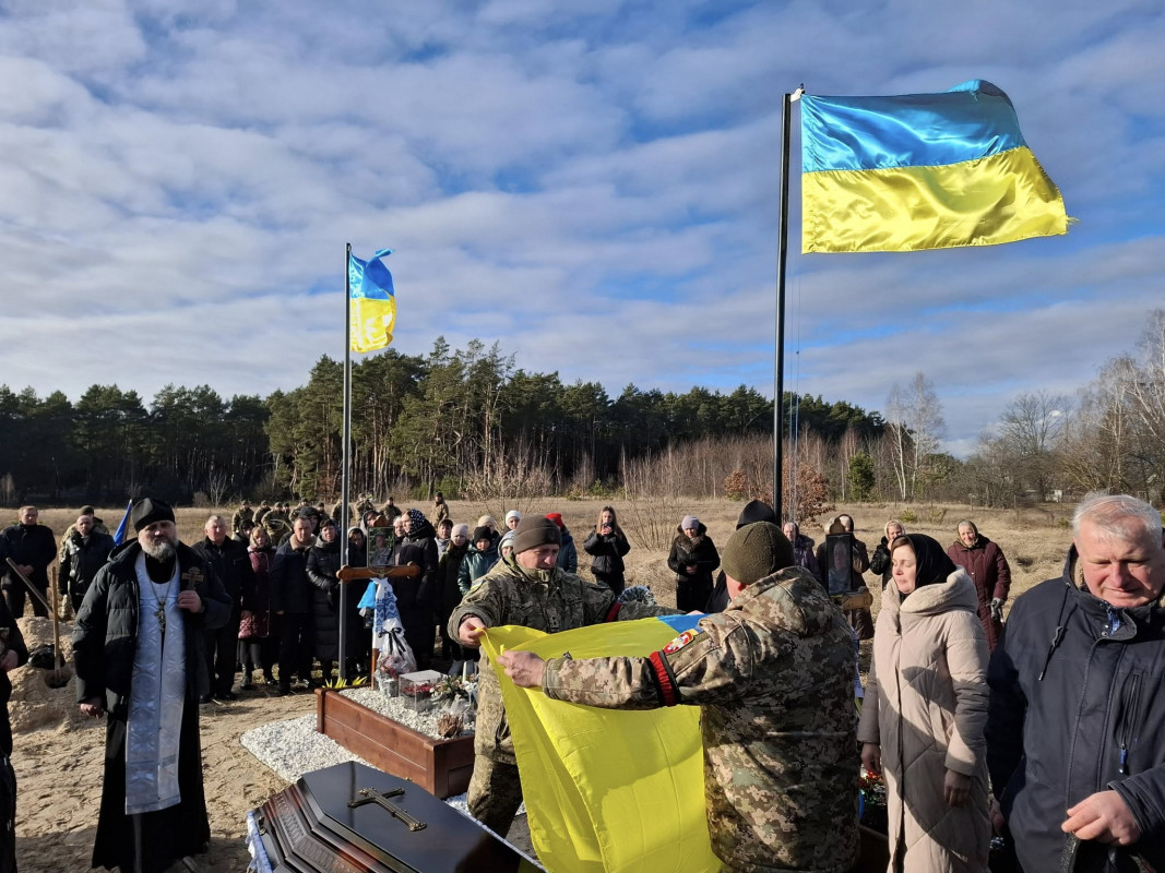 Понад рік вважався зниклим безвісти: на Волині попрощались з Героєм Миколою Коновим