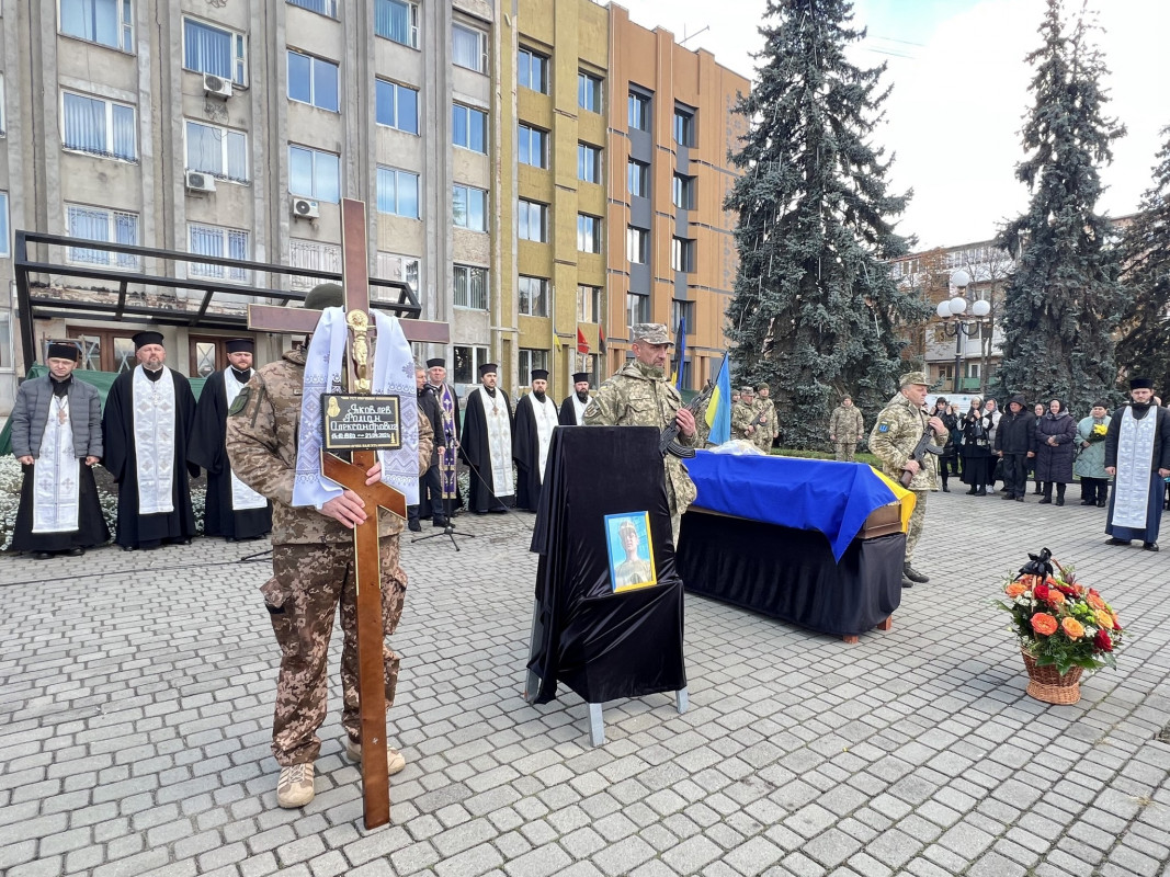 Понад рік вважався зниклим безвісти: на Волині попрощались з Героєм Романом Яковлевим