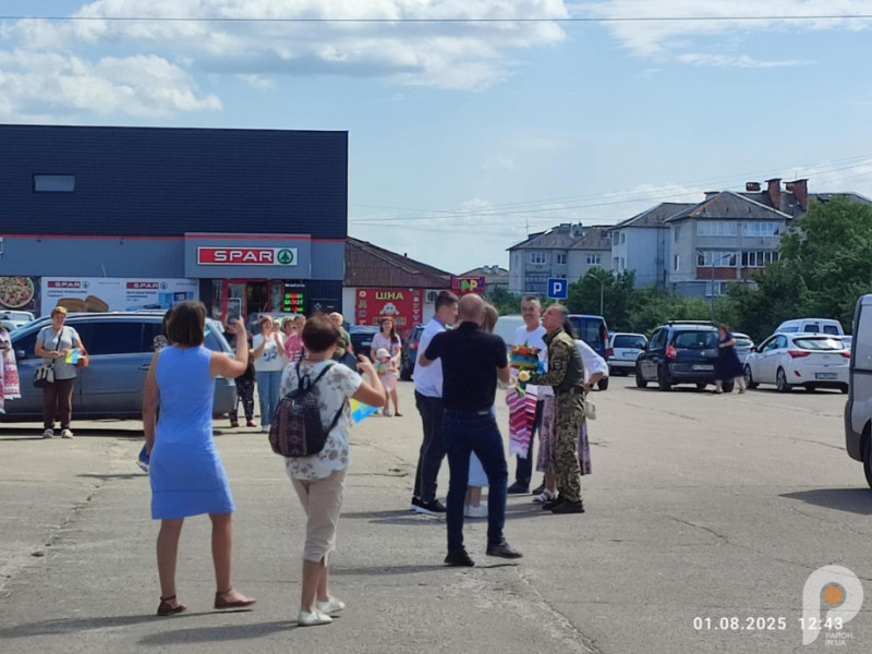 «Слава нашому Герою»: на Волині зустріли звільненого з полону воїна