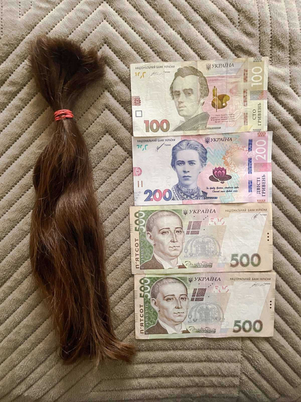 На Рівненщині школярка обрізала волосся, щоб допомогти ЗСУ