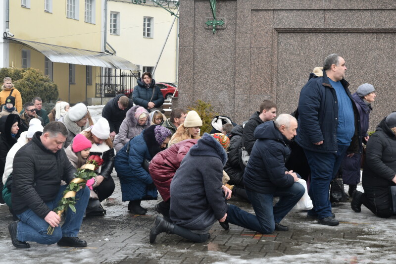 Загинув під час виконання бойового завдання: у Луцьку попрощалися із Героєм Анатолієм Петруком