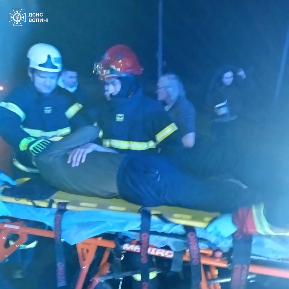 Аварія біля Луцька: постраждалого водія деблокували рятувальники