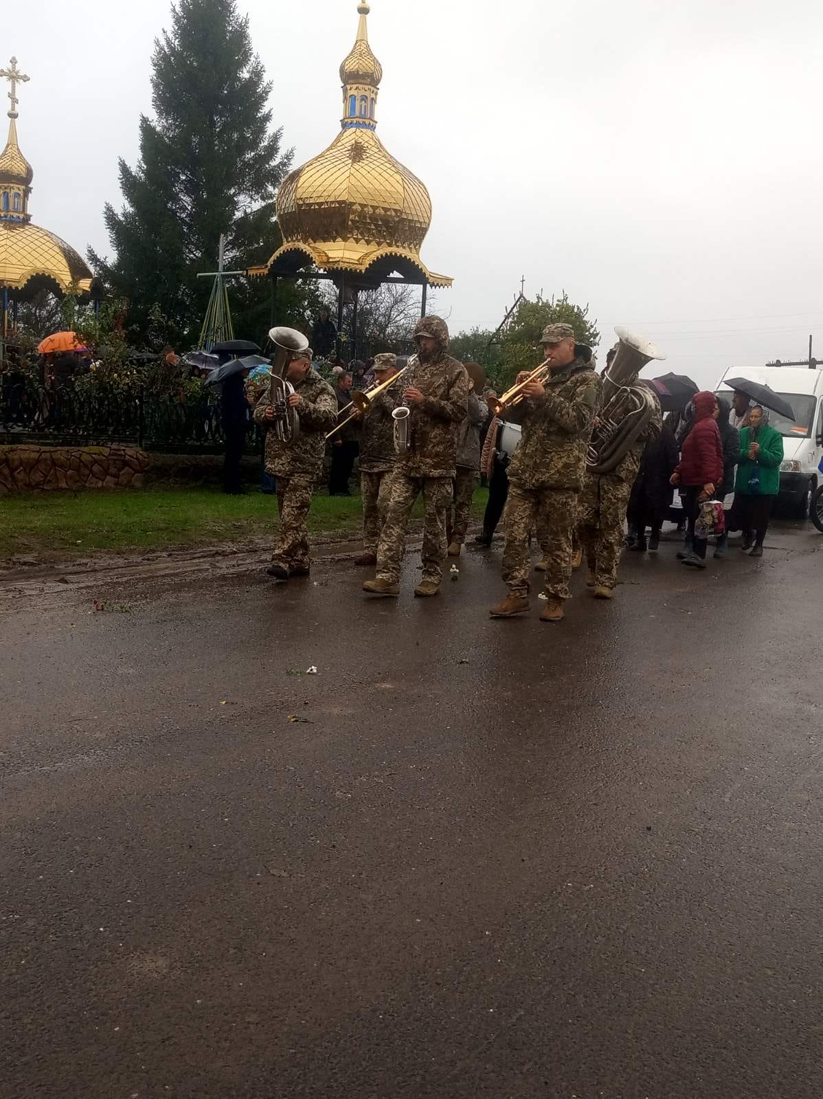 Поліг у боях за Україну: на Волині попрощалися з Героєм Петром Грисюком