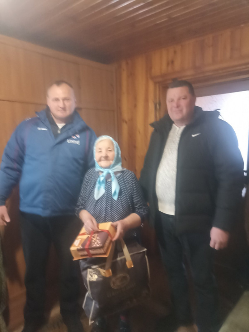 Має двоє дітей, 5 внуків та 10 правнуків: у громаді на Волині привітали довгожительку