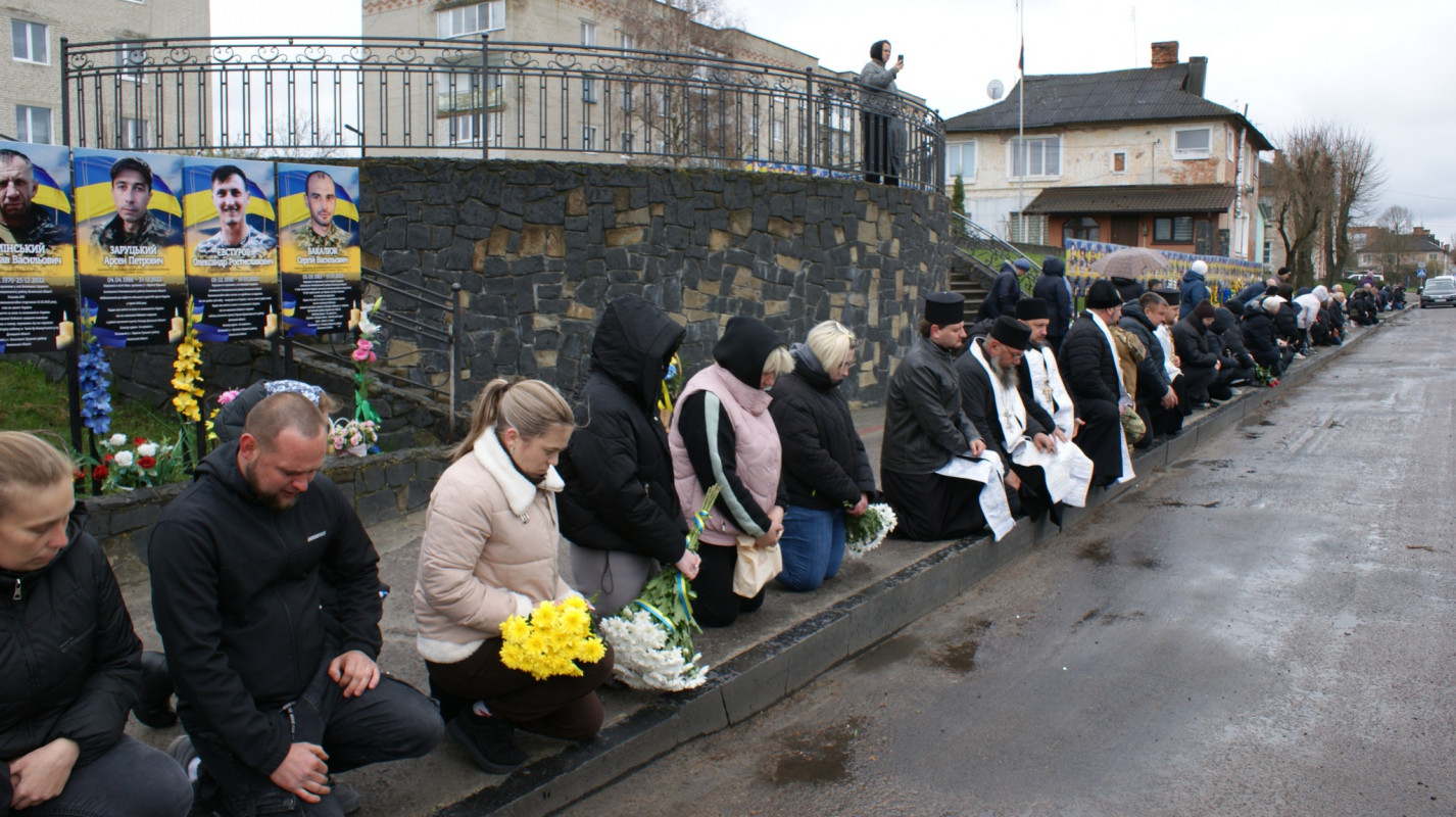 Пережив пекло війни, але загинув у ДТП: на Волині попрощалися із 31-річним воїном Вадимом Стадніком