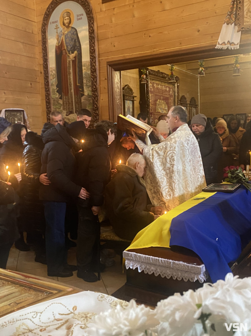 Життя воїна обірвалося на Запорізькому напрямку: на Волині попрощалися з Героєм Анатолієм Крагликом