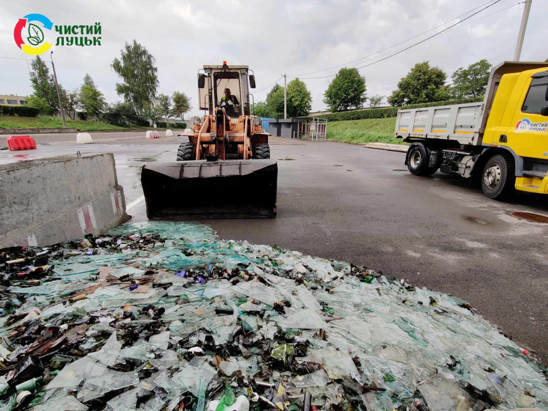 «Чистий Луцьк»: у громаді за пів року зібрали 5,5 тонн скла на переробку