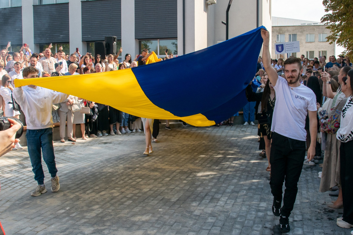 Волинські студенти розпочали навчальний рік: урочистості для першокурсників медінституту та ЛНТУ