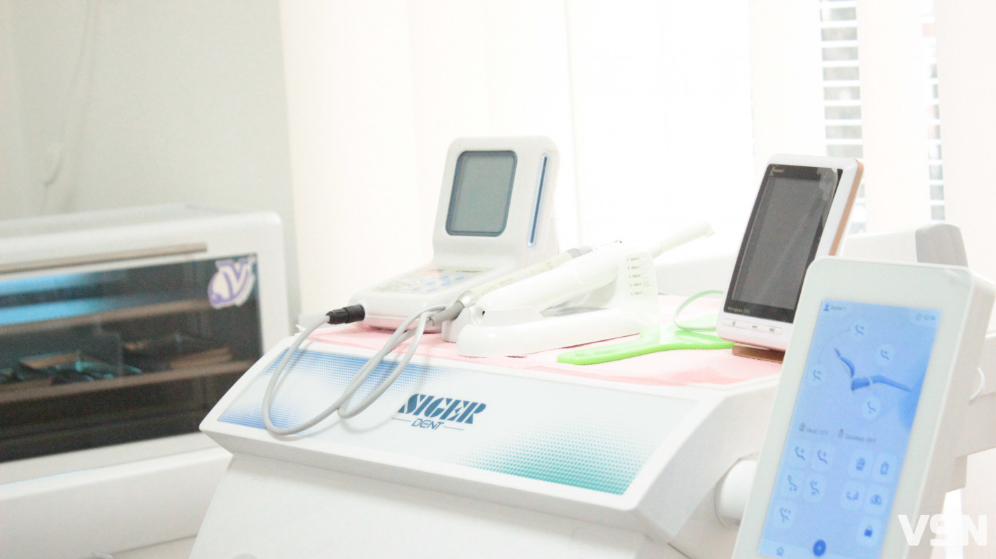 Від «чаклунства на скельці» до 3D-навігації: як у Луцьку лікують усмішки дві епохи стоматології